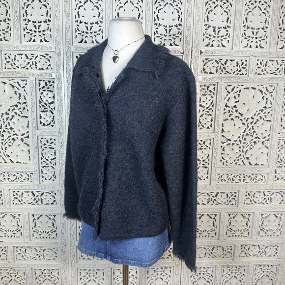 Vintage Karen Scott Dark Gray 100% Wool Fuzzy Fringe Button Up Cardigan Sz M - Picture 5 of 7